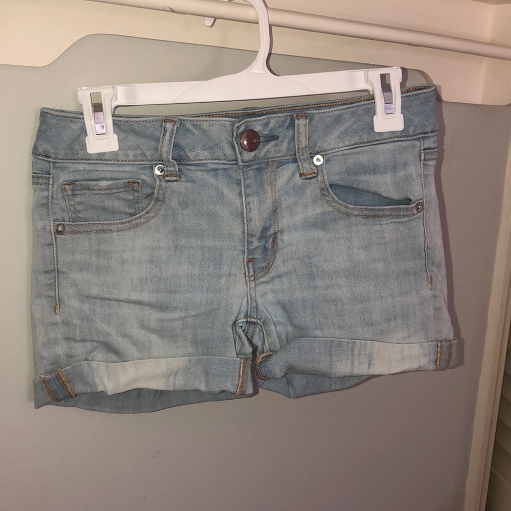 🌼American Eagle Light Wash Jean Shorts